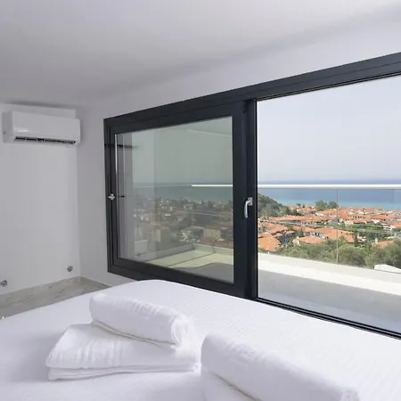 The Sea View Apartment *